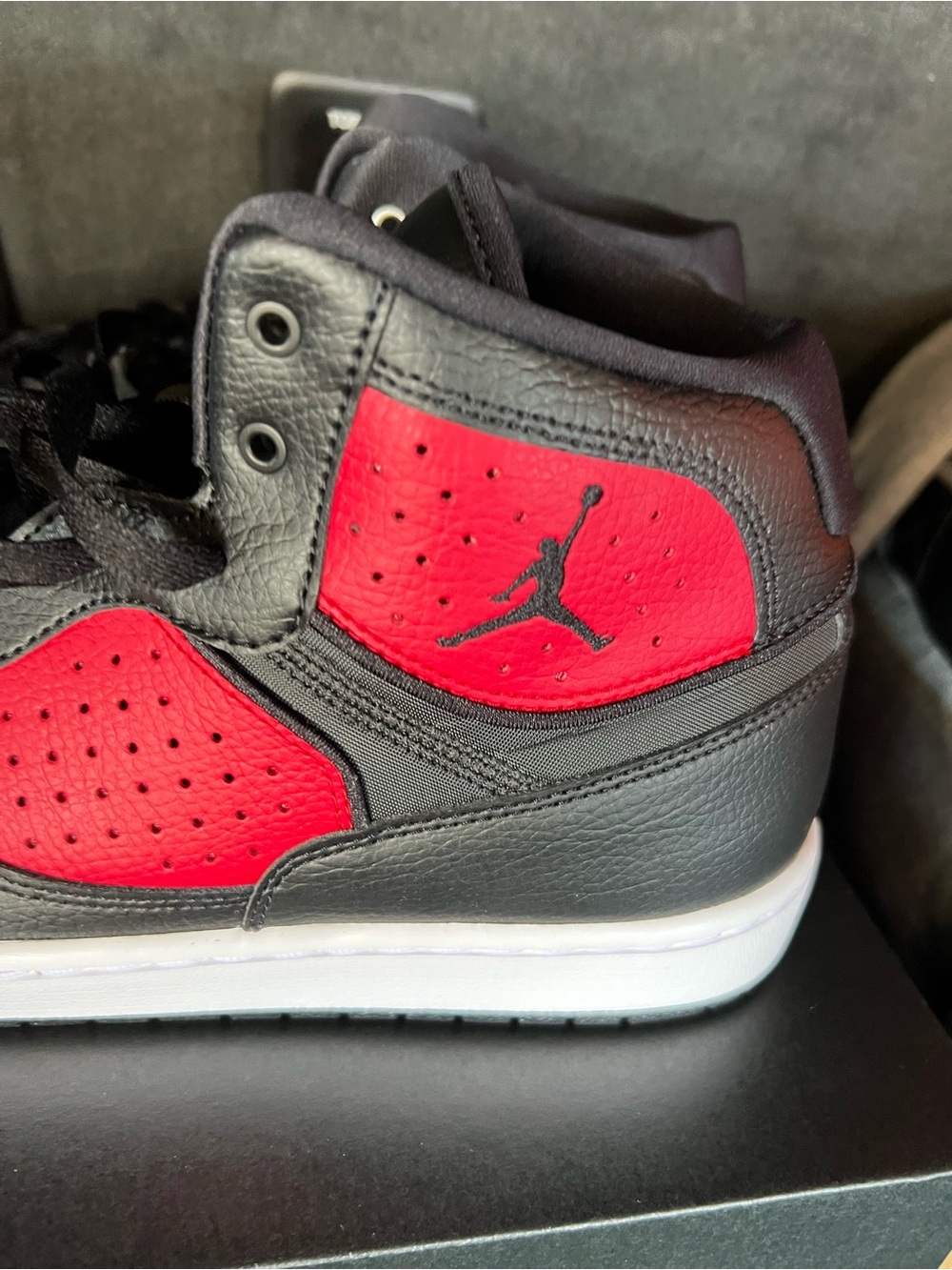 Jordan Air Jordan Access "Bred" Mid Top Black/Gym Red/White AR3762-006 Size 13M - Picture 2 of 8